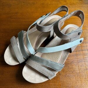 Cobb Hill Womens Hollywood Brown Tan Gold  Slingbacks Sandals Size 7.5